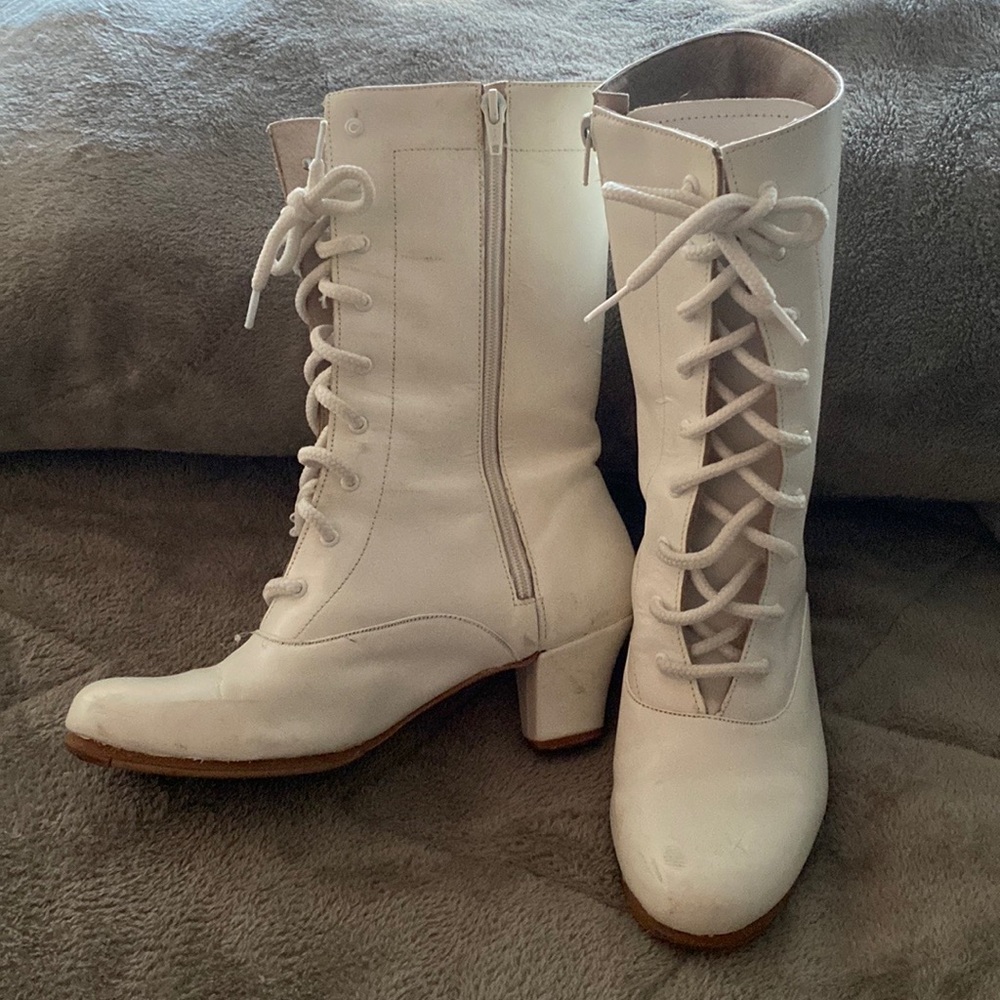 White folklorico boots. Womens size 8. Great condition, some scuffs.